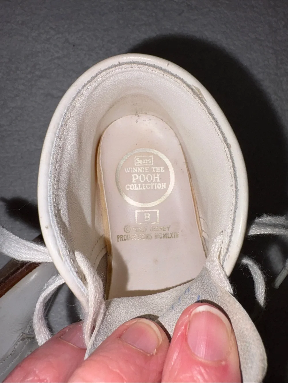 Sears Winnie the Pooh White Baby Walker Lace-Up Booties vintage 5.5 unisex